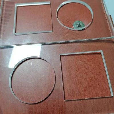 Glaslaserbohrmaschine mit einer Mindestöffnung von 0,3 mm